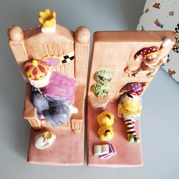 Mary Engelbreit Queen Ceramic Bookends - Cream and Tan - Picture 15 of 15